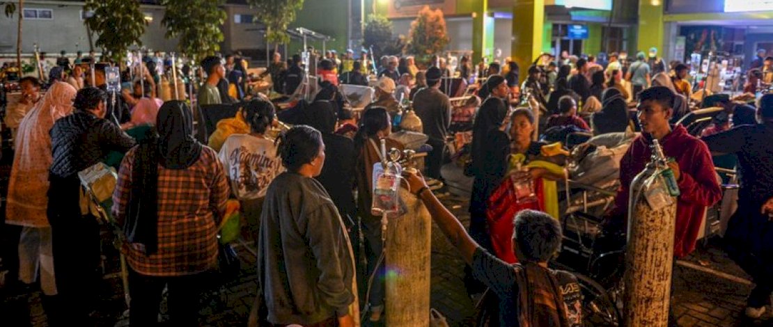 Guncangan gempa bumi yang melanda Sumedang, Jawa Barat, pada malam Minggu (31/12), menyebabkan kerusakan signifikan di wilayah Babakan Hurip. 