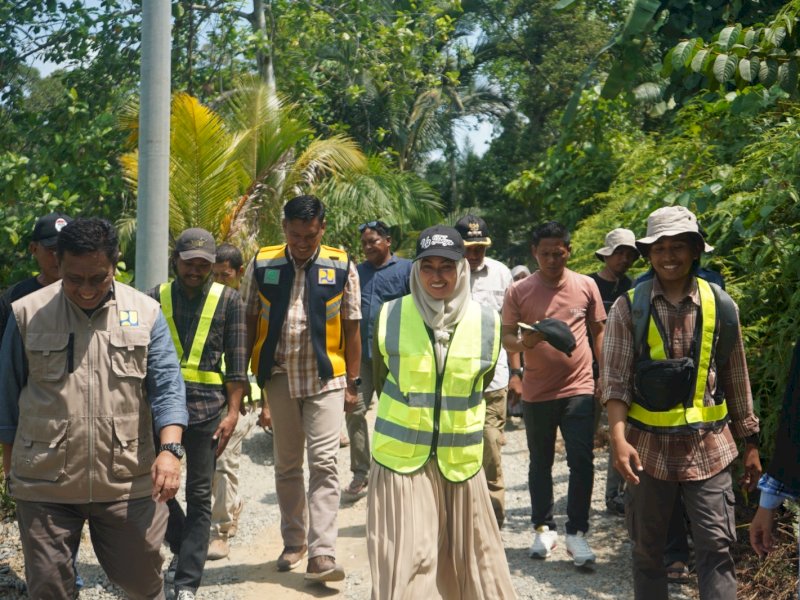 Bupati Indah Tinjau Progres Peningkatan Ruas Jalan Makumpa - Sassa 