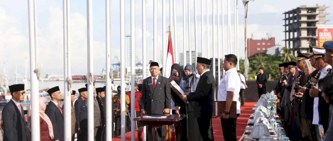 Wali Kota Makassar Moh Ramdhan "Danny" Pomanto melantik ratusan pejabat tinggi pratama, administrator, hingga lurah di Anjungan Pantai Losari, Rabu, 3 Januari 2024. 
