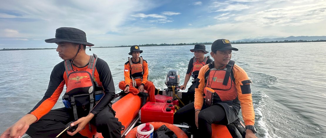 Basarnas melakukan pencarian terhadap nelayan yang hilang di Kabupaten Takalar.