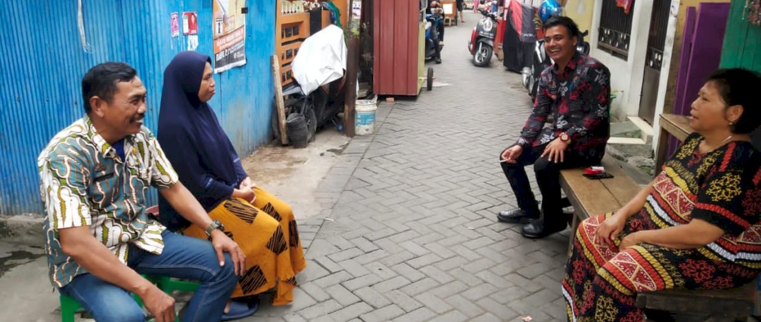 Febrinaldi, yang baru-baru ini dilantik sebagai Lurah Parang Layang, Kecamatan Bontoala, gencar menyambangi RT dan RW di wilayahnya.