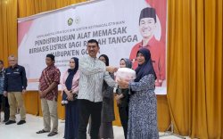 Ridwan Andi Wittiri Salurkan 1.653 Rice Cooker Gratis ke Warga Gowa