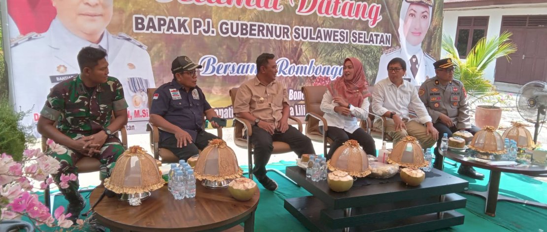 Penjabat Gubernur Sulsel, Bahtiar Baharuddin, melakukan kunjungan kerja di Kecamatan Tanalili, Kabupaten Luwu Utara, Sabtu, 6 Januari 2024. Penjabat Gubernur Sulsel, Bahtiar Baharuddin, melakukan kunjungan kerja di Kecamatan Tanalili, Kabupaten Luwu Utara, Sabtu, 6 Januari 2024.