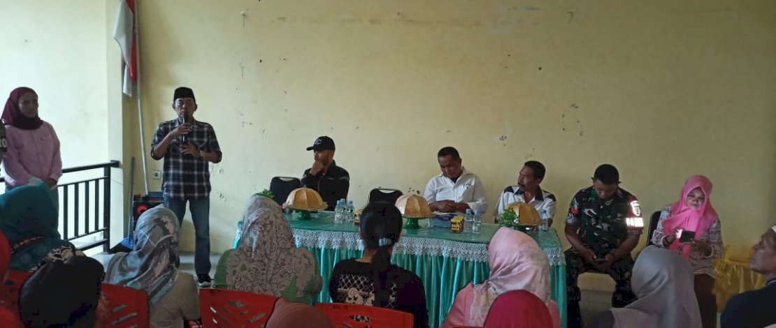 Camat Biringkanaya Juliaman, menghadiri acara silaturahmi di Kantor Kelurahan Bakung, Sabtu, 6 Januari 2024.