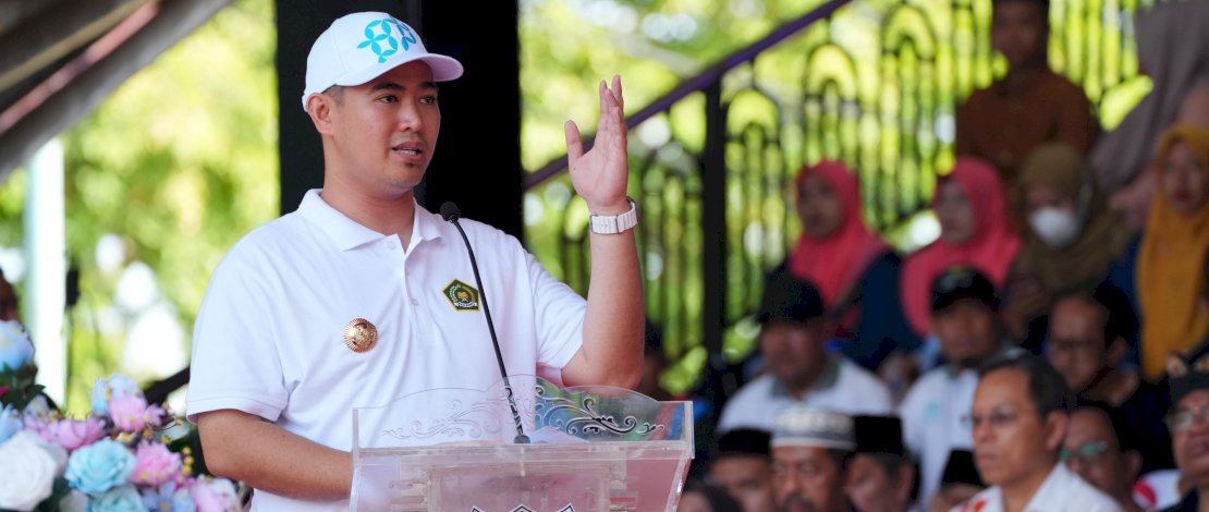 Bupati Kabupaten Pangkajene Kepulauan, Muh Yusran Lalogau, sangat yakin budidaya tanaman hortikultura, seperti pisang cavendish, sukun dan nangka madu, bisa meningkatkan pendapatan masyarakatnya. Bupati Kabupaten Pangkajene Kepulauan, Muh Yusran Lalogau, sangat yakin budidaya tanaman hortikultura, seperti pisang cavendish, sukun dan nangka madu, bisa meningkatkan pendapatan masyarakatnya.