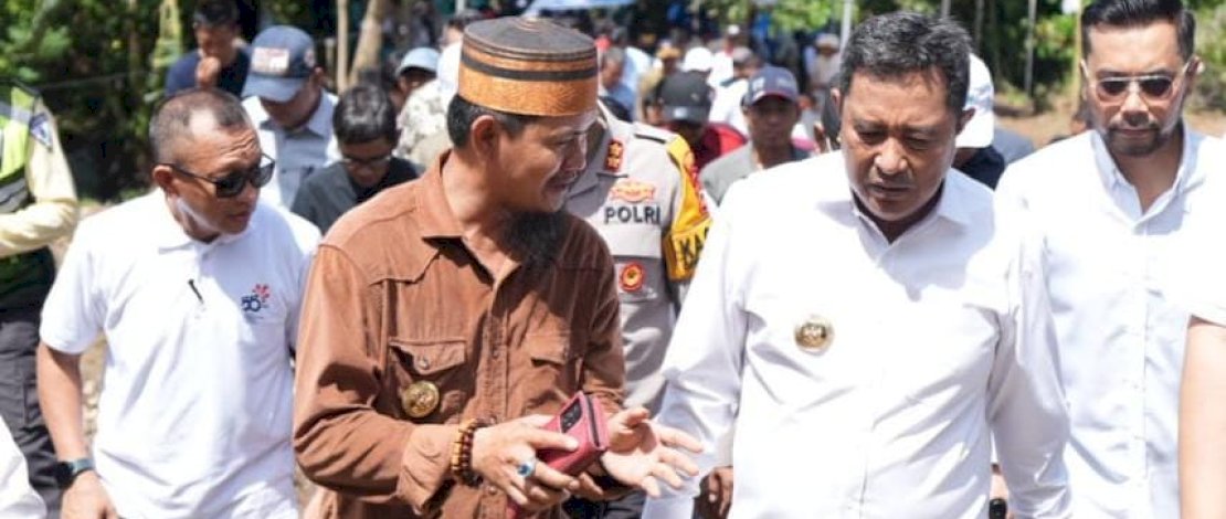 Kepala Desa Biringere, Kecamatan Bungoro, Kabupaten Pangkep, Muhammad Syawir, mendukung penuh budidaya pisang cavendish yang digagas Penjabat Gubernur Sulsel, Bahtiar Baharuddin. Kepala Desa Biringere, Kecamatan Bungoro, Kabupaten Pangkep, Muhammad Syawir, mendukung penuh budidaya pisang cavendish yang digagas Penjabat Gubernur Sulsel, Bahtiar Baharuddin.
