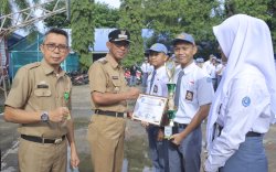 Pimpin Upacara di SMA 3 Takalar, Pj. Bupati Minta Generasi Muda Jadi Pemain di Negeri Sendiri