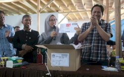 Bupati Luwu Utara Pantau Proses Sortir dan Lipat Surat Suara, Ingatkan SOP