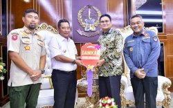 Pj Gubernur Sulsel Serahkan Unit Armada Damkar kepada Pemkab Barru  
