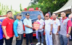 Pemprov Sulsel Serahkan 1 Unit Damkar untuk Pemkab Bone