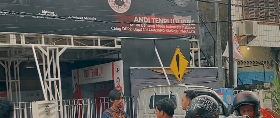 HUT PDIP Ke-51, Andi Tenri Uji Bagikan 510 Nasi Kotak HUT PDIP Ke-51, Andi Tenri Uji Bagikan 510 Nasi Kotak