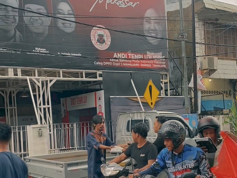 HUT PDIP Ke-51, Andi Tenri Uji Bagikan 510 Nasi Kotak 