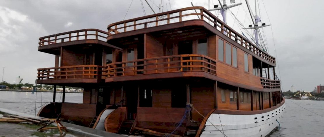 Phinisi MBEK Miring Akibat Cuaca Buruk, Kadispar Makassar  Pastikan Kembali Normal