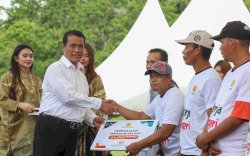 Sasar Pertanian Berkelanjutan, Mentan Amran Serahkan Bantuan di Kabupaten Wajo