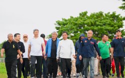 Pj Gubernur Sulsel dan Jajaran Jalan Santai di Taman Maccini Sombala