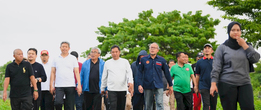 Jajaran Pemprov Sulsel Jalan Santai Bareng Bahtiar Baharuddin di Taman Maccini Sombala