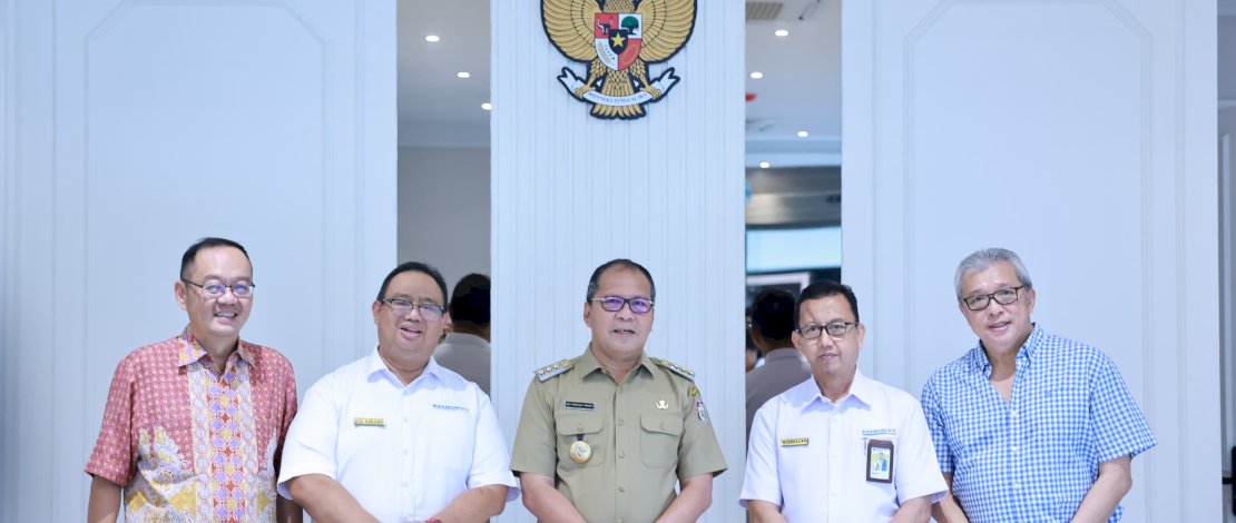 Danny Pomanto menerima audiensi pimpinan Ditjen Pajak Wilayah Sulselbartra, di Kantor Balai Kota, Senin, 15 Januari 2024.