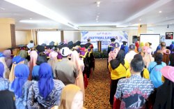 Gelar Wisuda Pertama, BKKBN Sulsel Luluskan 23 Wisudawati Sekolah Lansia Mappadeceng