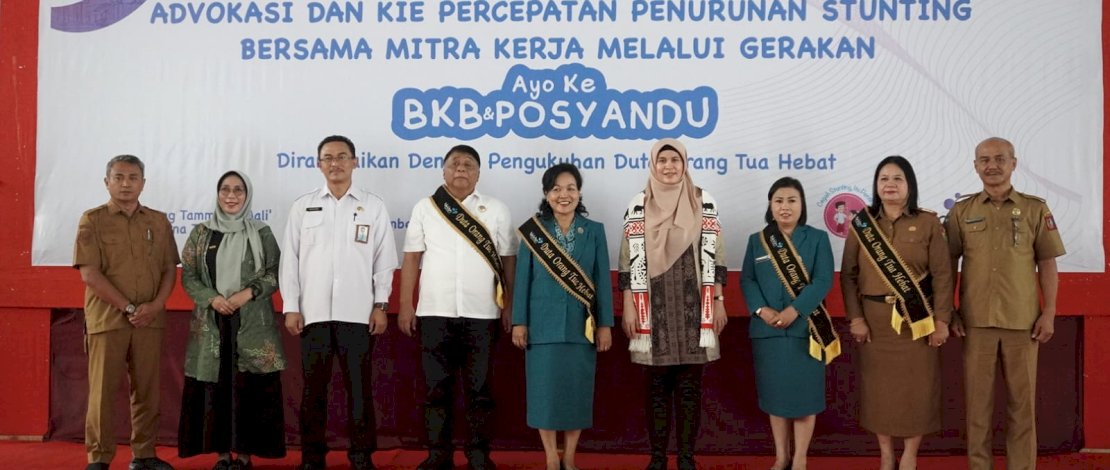 Pengukuhan Duta Orang Tua Hebat oleh Direktur Bina Keluarga Balita dan Anak BKKBN RI, dr. Irma Ardiana, MAPS, bertempat di Gedung Tammuan Mali', Kabupaten Tana Toraja, Senin, 27 November 2023. Pengukuhan Duta Orang Tua Hebat oleh Direktur Bina Keluarga Balita dan Anak BKKBN RI, dr. Irma Ardiana, MAPS, bertempat di Gedung Tammuan Mali', Kabupaten Tana Toraja, Senin, 27 November 2023.