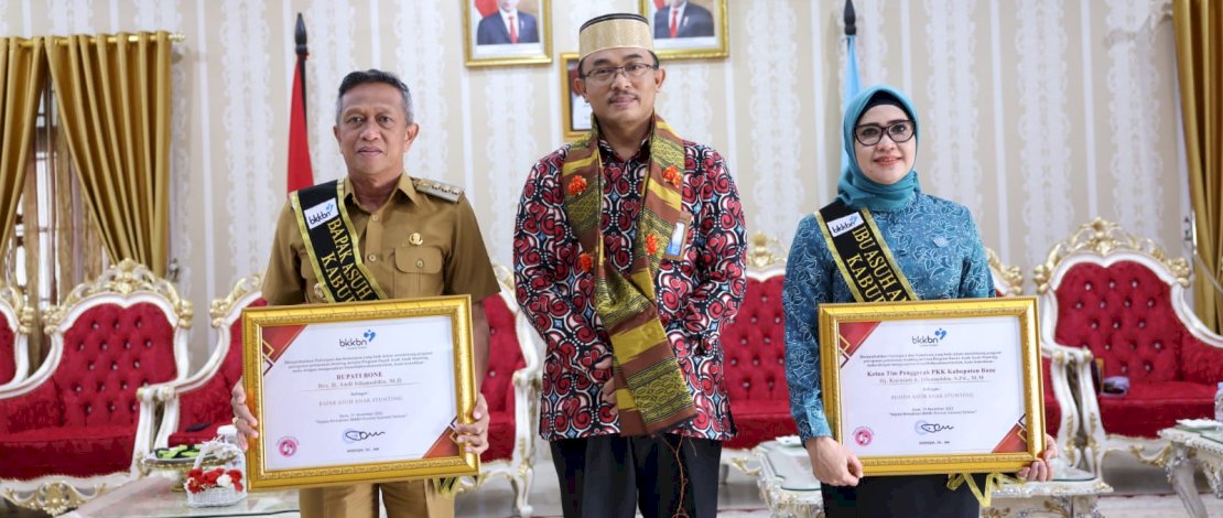 Penjabat (Pj) Bupati Bone, Drs. H. Andi Islamuddin, MH mengatakan siap dan optimis angka prevalensi stunting di Kabupaten Bone bisa mencapai turun sesuai target pemerintah 14 persen di tahun 2024.
Penjabat (Pj) Bupati Bone, Drs. H. Andi Islamuddin, MH mengatakan siap dan optimis angka prevalensi stunting di Kabupaten Bone bisa mencapai turun sesuai target pemerintah 14 persen di tahun 2024.