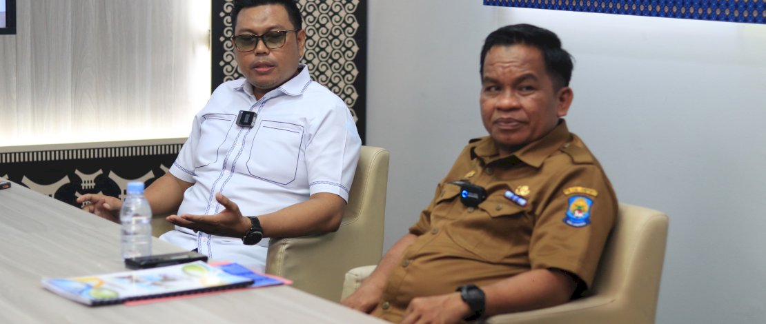 Penjabat Bupati Jeneponto, Junaedi Bakri, mendorong percepatan rekonstruksi atau pembangunan kembali Pasar Sentral Karisa.