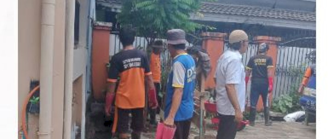 Cegah Banjir, Satgas Keruk Drainase di Kelurahan Buakana