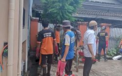 Cegah Banjir, Satgas Keruk Drainase di Kelurahan Buakana