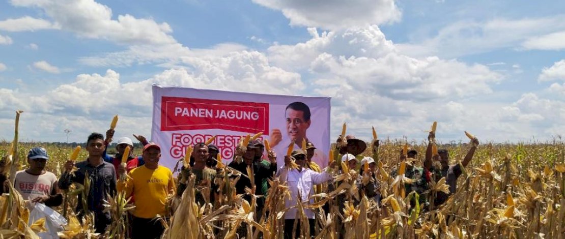 Keberhasilan panen jagung di food estate Gunung Mas yang telah dilakukan pada Januari 2024 ini, membuat Mentan Andi Amran Sulaiman kian yakin teknologi pertanian Indonesia sudah mampu bertransformasi pada sistem pertanian modern. Keberhasilan panen jagung di food estate Gunung Mas yang telah dilakukan pada Januari 2024 ini, membuat Mentan Andi Amran Sulaiman kian yakin teknologi pertanian Indonesia sudah mampu bertransformasi pada sistem pertanian modern.