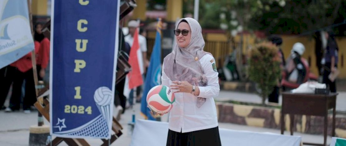 Bupati Luwu Utara, Indah Putri Indriani, membuka Event Smadel Volley Cup antar Sekolah Menengah Atas (SMA) se-Luwu Raya, di SMAN 8 Luwu Utara, Rabu, 24 Januari 2024.