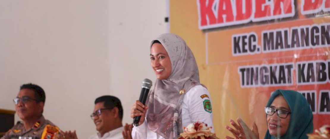 Indah Putri Indriani membuka kegiatan Orientasi Peningkatan Kader Dasawisma Kecamatan Malangke dan Malangke Barat, yang digelar Aula Kecamatan Malangke Barat. Indah Putri Indriani membuka kegiatan Orientasi Peningkatan Kader Dasawisma Kecamatan Malangke dan Malangke Barat, yang digelar Aula Kecamatan Malangke Barat.