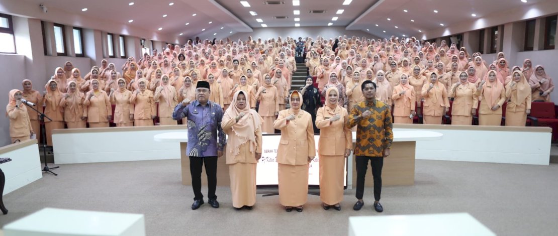 Pj Ketua Dharma Wanita Persatuan (DWP) Kota Makassar Fadliah Firman, secara resmi menerima Surat Keputusan (SK) dalam Serah Terima Jabatan Penggantian Antar Waktu, yang berlangsung di Ruang Sipakatau pada Jumat, 26 Januari 2024. Pj Ketua Dharma Wanita Persatuan (DWP) Kota Makassar Fadliah Firman, secara resmi menerima Surat Keputusan (SK) dalam Serah Terima Jabatan Penggantian Antar Waktu, yang berlangsung di Ruang Sipakatau pada Jumat, 26 Januari 2024.