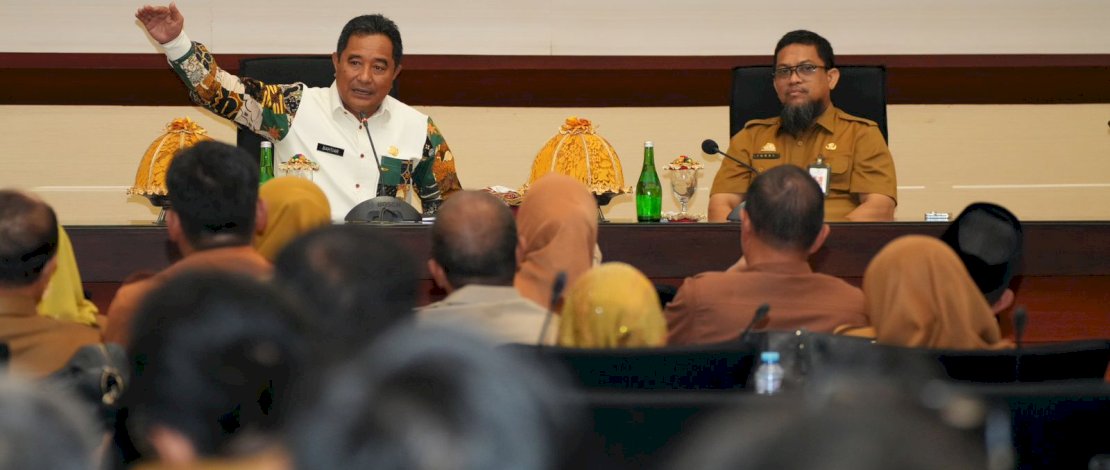 Penjabat Gubernur Sulsel, Bahtiar Baharuddin, menggagas SMP dan SMK Virtual pertama di Sulsel. Sekolah virtual ini juga untuk membantu anak-anak yang putus sekolah, untuk melanjutkan pendidikannya.