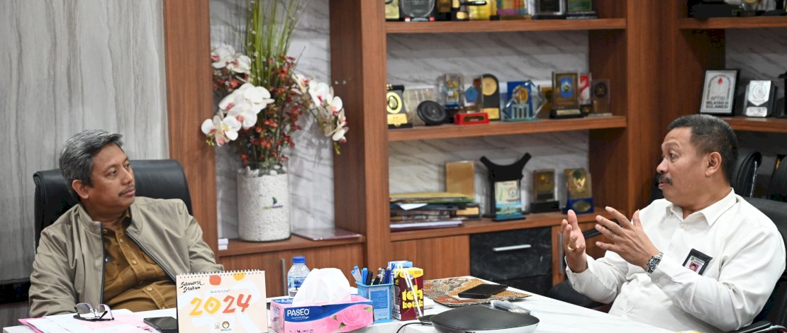 Penjabat Sekretaris Daerah Provinsi Sulsel, Andi Muhammad Arsjad, menerima kunjungan Plt Kepala Kantor Wilayah Kemenag Provinsi Sulsel, Ali Yafid, di Kantor Gubernur, Senin, 29 Januari 2024.