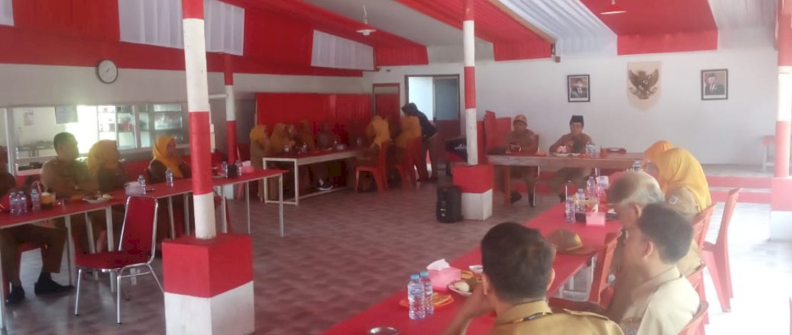 Wabup Saiful Arif saat memberikan arahan dalam acara rutin Coffee Morning, di Warkop Merah Putih, Jalan Saparuddin, Benteng Utara, kemarin, Senin, 29 Januari 2024.