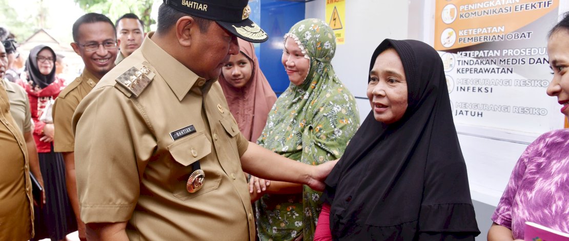 UPT Transfusi Darah Dinas Kesehatan Sulsel bersama UPTD Puskesmas Bantimurung, menggelar Donor Darah serta Pengobatan Gratis, di Jalan Poros Bantimurung, Kabupaten Maros, Selasa, 30 Januari 2024. UPT Transfusi Darah Dinas Kesehatan Sulsel bersama UPTD Puskesmas Bantimurung, menggelar Donor Darah serta Pengobatan Gratis, di Jalan Poros Bantimurung, Kabupaten Maros, Selasa, 30 Januari 2024.