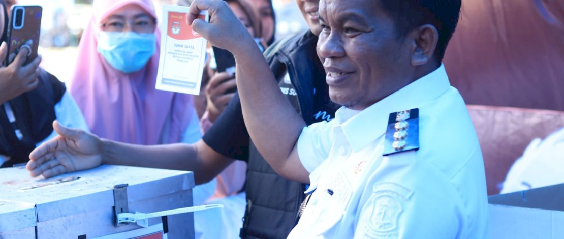 Pj Bupati Jeneponto, Junaedi Bakri menghadiri kegiatan simulasi pemungutan, perhitungan, dan rekapitulasi perolehan suara dalam pemilu, Rabu 31 Januari 2024.