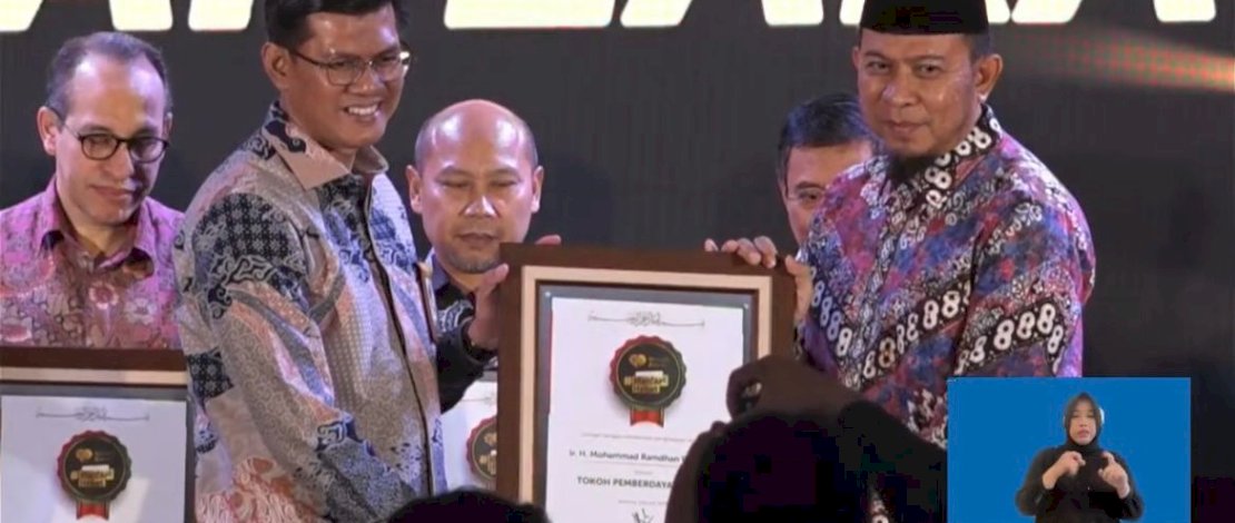 Danny Pomanto Raih Penghargaan Tokoh Pemberdayaan 2023