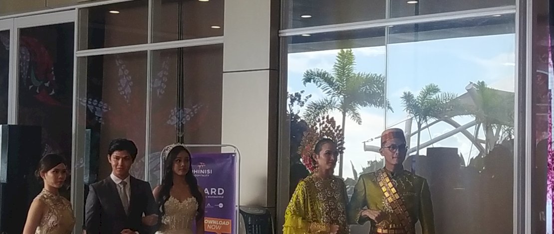 Rizcky De Keizer dan Istri Jadi Model Fashion Show di DWE 2024 The Rinra Makassar