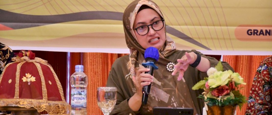 Bupati Luwu Utara, Indah Putri Indriani, saat membuka kegiatan Penguatan Capaian LPPD, Pelaksanaan Coaching Clinic, dan Sosialisasi Permendagri 18 Tahun 2020.