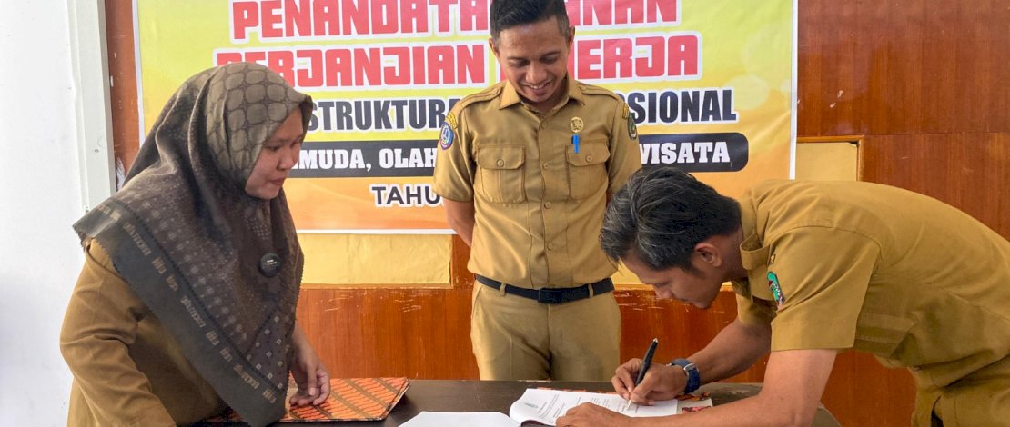 Penandatanganan Perjanjian Kinerja Pejabat Struktural dan Fungsional Tahun 2024, Selasa, 6 Februari 2024, di Kantor Disporapar Lantai II Gabungan. Penandatanganan Perjanjian Kinerja Pejabat Struktural dan Fungsional Tahun 2024, Selasa, 6 Februari 2024, di Kantor Disporapar Lantai II Gabungan.
