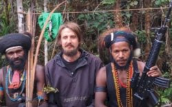 Beredar Video Pilot Susi Air Setahun Disandera KKB Papua, Minta Obat dan Buku