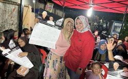 Andi Tenri Uji 'SatSet' Ketuk Rumah Warga Kenalkan Program Ganjar - Mahfud 