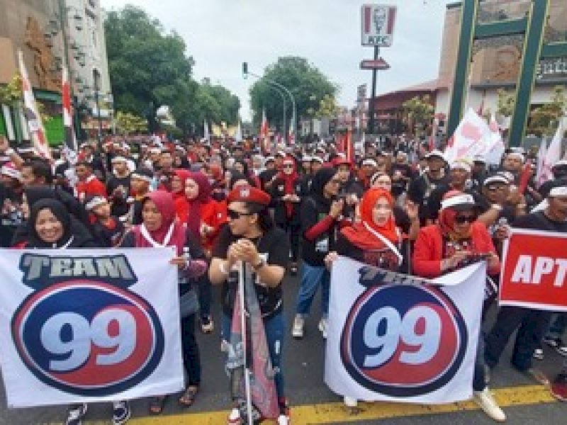 Pendukung Ganjar - Mahfud Teriakkan Yel-yel 'Solo Bukan Gibran' 