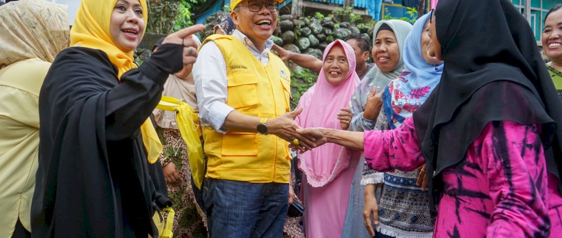 Caleg DPR RI Dapil Sulsel II Partai Golkar Nomor Urut 4, Taufan Pawe memanfaatkan hari terakhir kampanye dengan menyapa pedagang pasar dan masyarakat Kota Parepare, Sabtu, 10 Februari 2024. Caleg DPR RI Dapil Sulsel II Partai Golkar Nomor Urut 4, Taufan Pawe memanfaatkan hari terakhir kampanye dengan menyapa pedagang pasar dan masyarakat Kota Parepare, Sabtu, 10 Februari 2024.