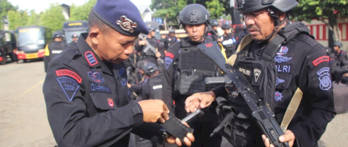 Batalyon C Pelopor Satbrimob Polda Sulsel melaksanakan apel pengecekan personel beserta perlengkapan dan kendaraan dalam rangka pengamanan Pemilu 2024, Minggu, 11 Februari 2024. Batalyon C Pelopor Satbrimob Polda Sulsel melaksanakan apel pengecekan personel beserta perlengkapan dan kendaraan dalam rangka pengamanan Pemilu 2024, Minggu, 11 Februari 2024.
