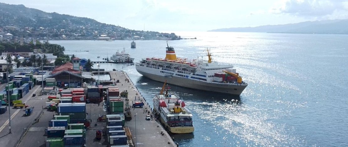 PT Pelabuhan Indonesia (Persero) Regional 4 mencatat kinerja yang cemerlang  dengan berhasil membukukan pertumbuhan arus jumlah penumpang, kapal, dan barang rerata diatas 100 persen di sepanjang 2023 lalu dibandingkan tahun sebelumnya.