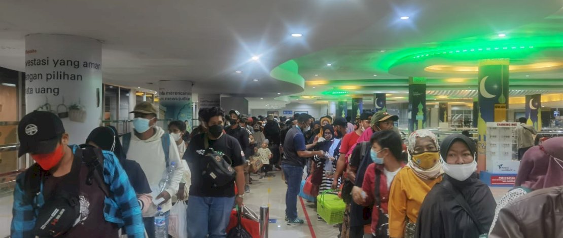 Realisasi 2023, Pelabuhan Makassar Catat Arus Penumpang Tumbuh 122,58 Persen Realisasi 2023, Pelabuhan Makassar Catat Arus Penumpang Tumbuh 122,58 Persen