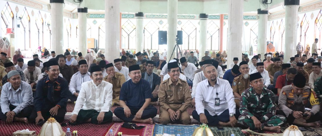 Dzikir dan Doa Kebangsaan yang digelar setelah salat ashar berjamaah, di Mesjid Agung Alumaraini Benteng, Senin, 12 Februari 2024. Dzikir dan Doa Kebangsaan yang digelar setelah salat ashar berjamaah, di Mesjid Agung Alumaraini Benteng, Senin, 12 Februari 2024.
