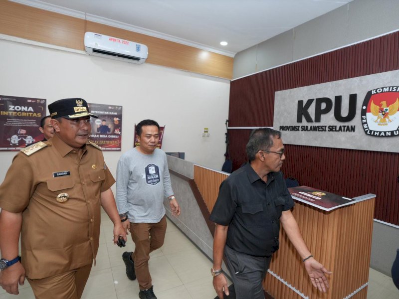 Jelang Pemungutan Suara, Pj Gubernur Bahtiar Terus Pantau Kesiapan Pemilu di Bawaslu dan KPU