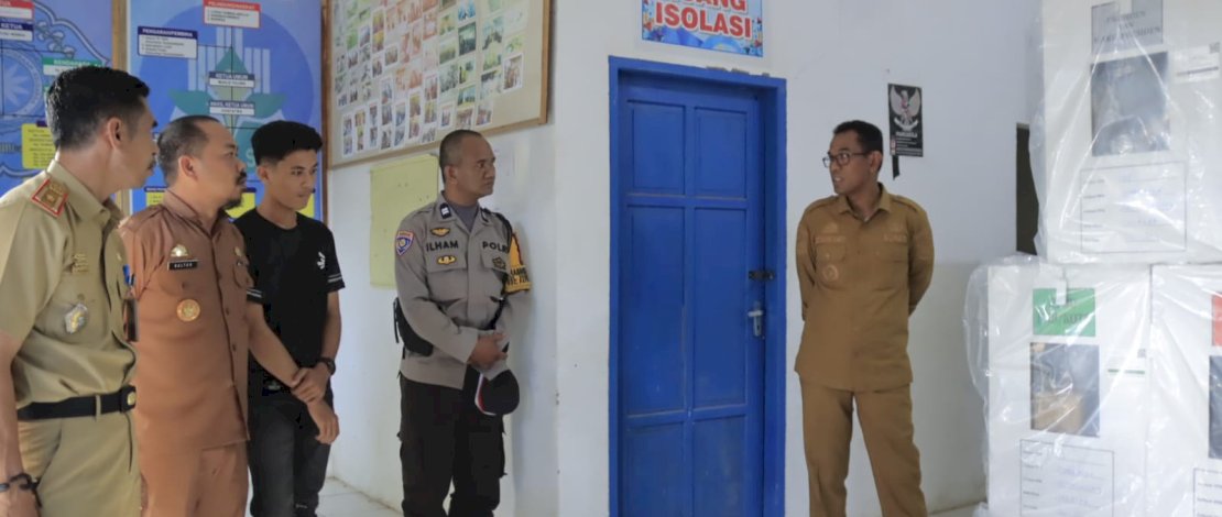 Bupati Takalar Setiawan Aswad, didampingi Kabag Prokopim Setda Takalar melakukan kunjungan ke Public Safety Center (PSC) di Jalan Kemakmuran, Kecamatan Pattallassang, Kabupaten Takalar, Selasa sore, 13 Februari 2024. Bupati Takalar Setiawan Aswad, didampingi Kabag Prokopim Setda Takalar melakukan kunjungan ke Public Safety Center (PSC) di Jalan Kemakmuran, Kecamatan Pattallassang, Kabupaten Takalar, Selasa sore, 13 Februari 2024.